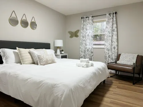 Cozy Corner / 2BR/1BA EVV Apartment