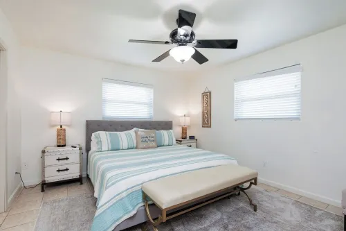 Mai Tide--4 BR House, Sleeps 11, Close to Beach, Dogs OK, Tons of Parking!
