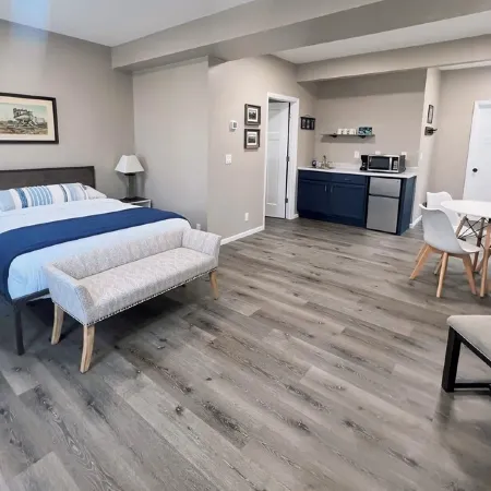 Waterfront view only 2 bedroom hotel style unit in amazing Algoma WiFi, AC