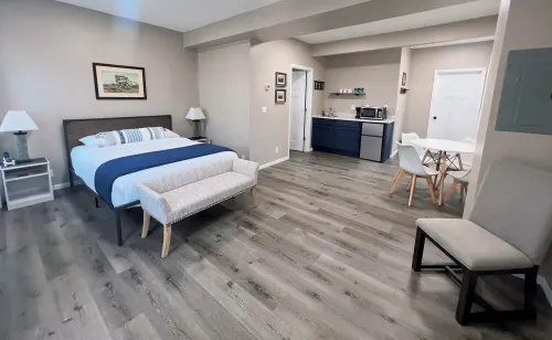 Waterfront view only 2 bedroom hotel style unit in amazing Algoma WiFi, AC