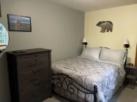 Den Mishka - Kodiak's Den of the Little Bear