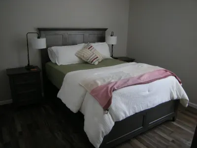 THE AUGUSTUS HOUSE  NEW Superb 3-bedroom townhome in Hallsville