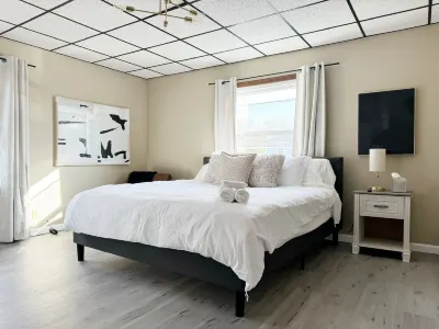 2 KING BR/1BA In Evansville, IN Fenced in Yard. Fast wifi.  Washer and Dryer 월마트 수퍼센터 주변 호텔