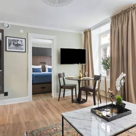 At Old Town Aparthotel Отели рядом с достопримечательностью «Гамла-Стан»