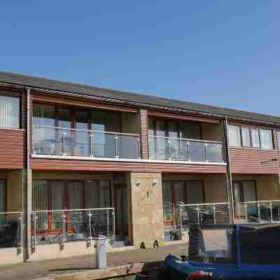 Tewitfield Marina Hotel Exterior