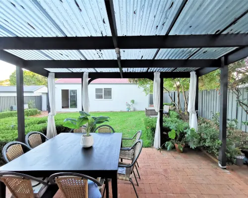 Comfy 4 Bedroms Corner House Hotels in Miranda