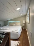 Gorgeous Eco Tiny Home on Organic Farm Within 5 Minutes of Downtown Hilo.