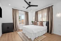 Luxe Spa Lounge • Gated 4Pkg • 2 Linked Suites • Sleeps 20