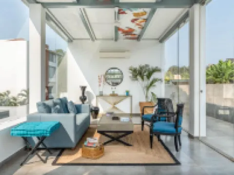 Modern 2BHK w Rooftop Pool 10 Mins Drive to Beach Hotels in Nerul