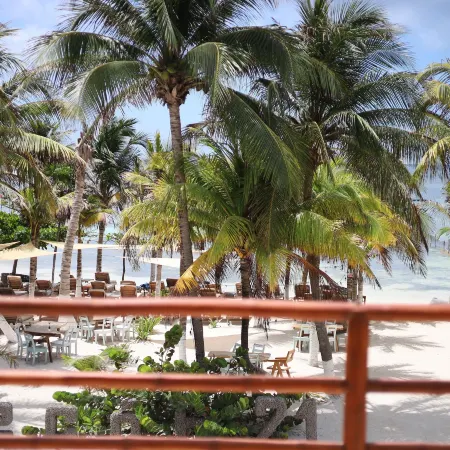 Noah Beach Hotel & Suites
