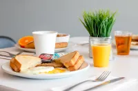 Comfort Suites Kingston Central Hotels in Kingston