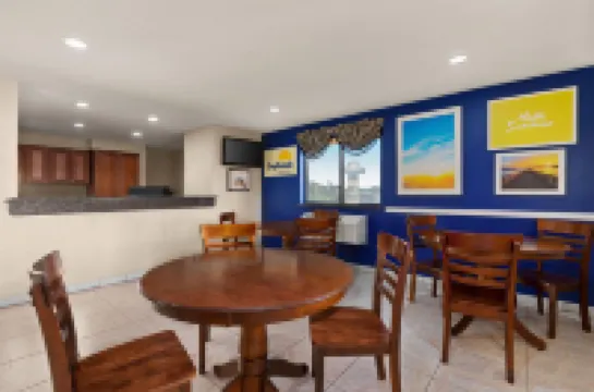 デイズ イン バイ ウィンダム オレンジ パーク / ジャクソンビル オレンジパークのホテル