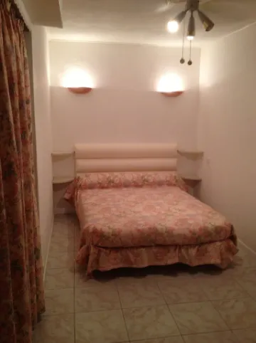 Bougainvillea full center in villa T2 58m2 terrace / garden + private garage