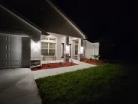 Beautiful and charming home Hotels near Speedway