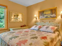 Ellicottville Chalet with beautiful storybook creek 曼斯費爾德酒店