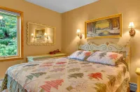 Ellicottville Chalet with beautiful storybook creek