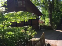 Great facilities! Close to town! Calm!