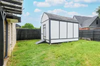 Charming 4-bedroom house with lake view, The Colony