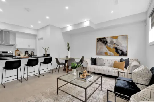 Luxury Unit Windsor (4-plex) 5 minutes to Ambassador Bridge