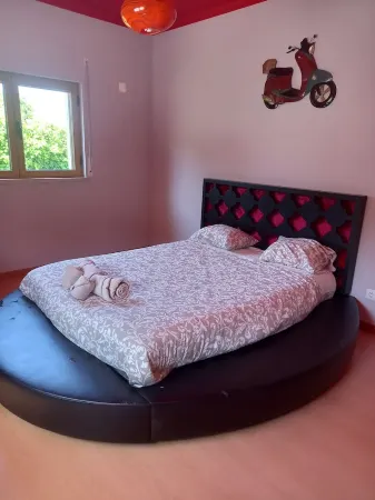 Villa for up to 18 people with swimming pool 10 minutes from the blue lake