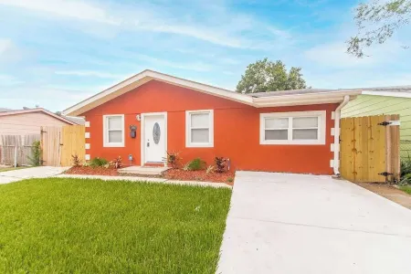 Charming 3-bedroom house in Kenner- Safe.. 15 mins to NOLA- Near MSY Airport