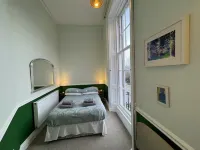 Fantastic city centre location - Spacious 3 bedroom apartment