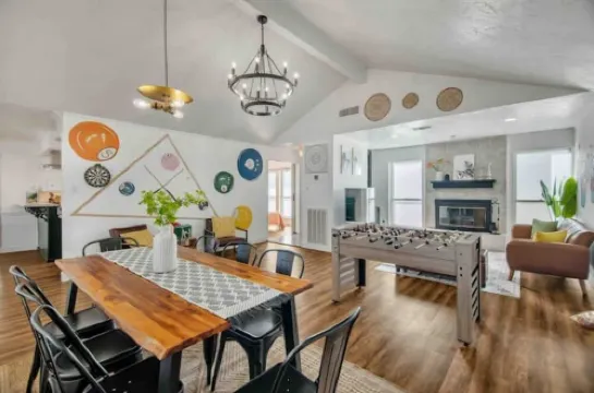 Joyful Hawaii Amazing Pool 4BRs Home in Missouri city- super highway accessible Hotels in Missouri City