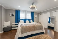 Chic & Elegant Retreat With Pool And FREE Parking Sleeps 16 Guests Hotels near Total Marine At Seaview