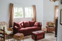 The Seed House: Renovated Octagonal Barn, Dog-friendly!