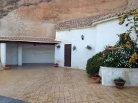 Live the experience of staying in a cave Hotels near La capilla del Fraile
