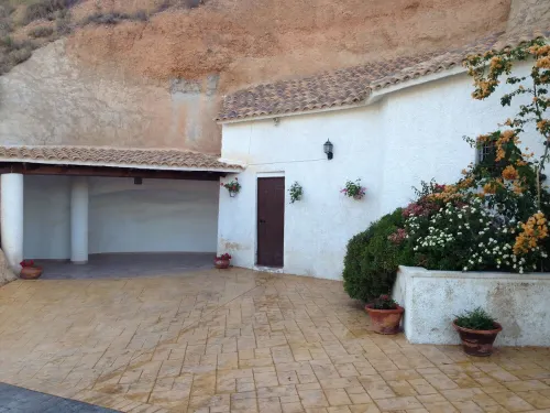 Live the experience of staying in a cave