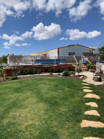 Villa 5 ch, 6 s. b., air conditioning, heated swimming pool, garden, fitness, bird watching.