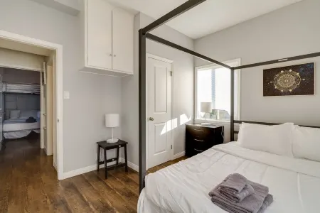 Cozy 3 bedroom 2 bath apartment in the heart of San Fernando Отели рядом с достопримечательностью «Valley Presbyterian Church»