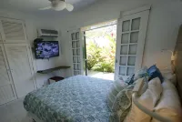 Juquehy Sea Front Condominium 102: best location on the beach