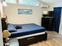 Contemporary, Comfortable, Well Appointed Home with 4-6 person Hot Tub!