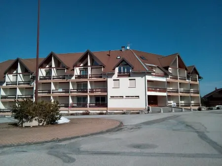 Charming studio-cabin in quiet residence