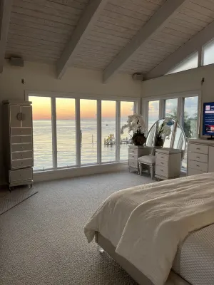 Cozy Beach House Hotels near Key Largo Shopping Center