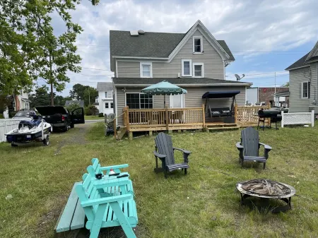 Newly remodeled quiet single-family house by the bay