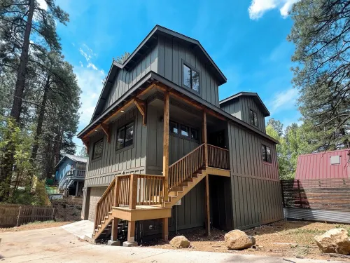 4BD Modern Home in the Pines - Games - Close to Downtown & Hiking