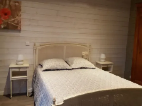 "Le Millet"  Furnished Apartment Between Land and Sea, 5 mm from Lac au Duc. Hotels in Ploermel