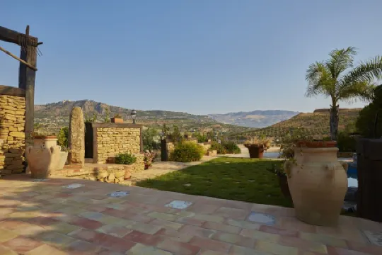 West Cottage in villa with pool, jacuzzi and sea view