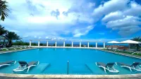Luxurious 2BD Apt. w/ Ocean Views & Pool & Wi-Fi
