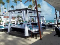 Chic Beachfront Apartment - Private Beach Access