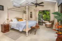 Luxury and Privacy 3 King Suites Central Location