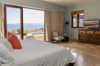 Large Luxury Beachfront Villa with Pool, Paddleboards, Golf Carts- Family Ready!