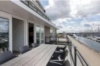 Unique Apartment Located on the Oosterschelde and Marina of Sint Annaland Hotel di Sint Annaland
