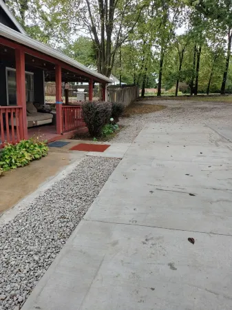 Experience comfort near sports action, 4BR/2Bath home by Arrowhead 14 min.