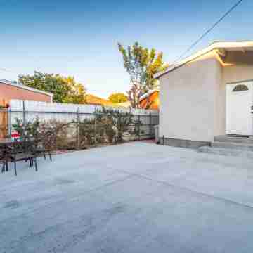 Clean & Stylish Home, Gated Parking, Yard, Fully Stocked, Monthly Discount, Pets Hotel Exterior