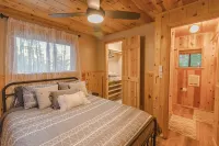 Cozy Pines Hideaway- BBQ, Fire-Pit, Zip-Line, and Fireplace