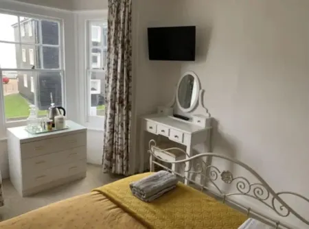 Vine Cottage - Sandgate Отели рядом со станцией Folkestone Central Railway Station